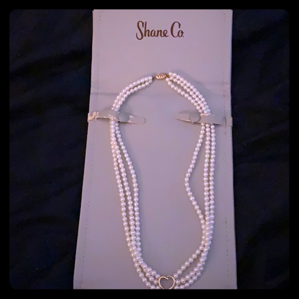 Pearl choker with gold accents